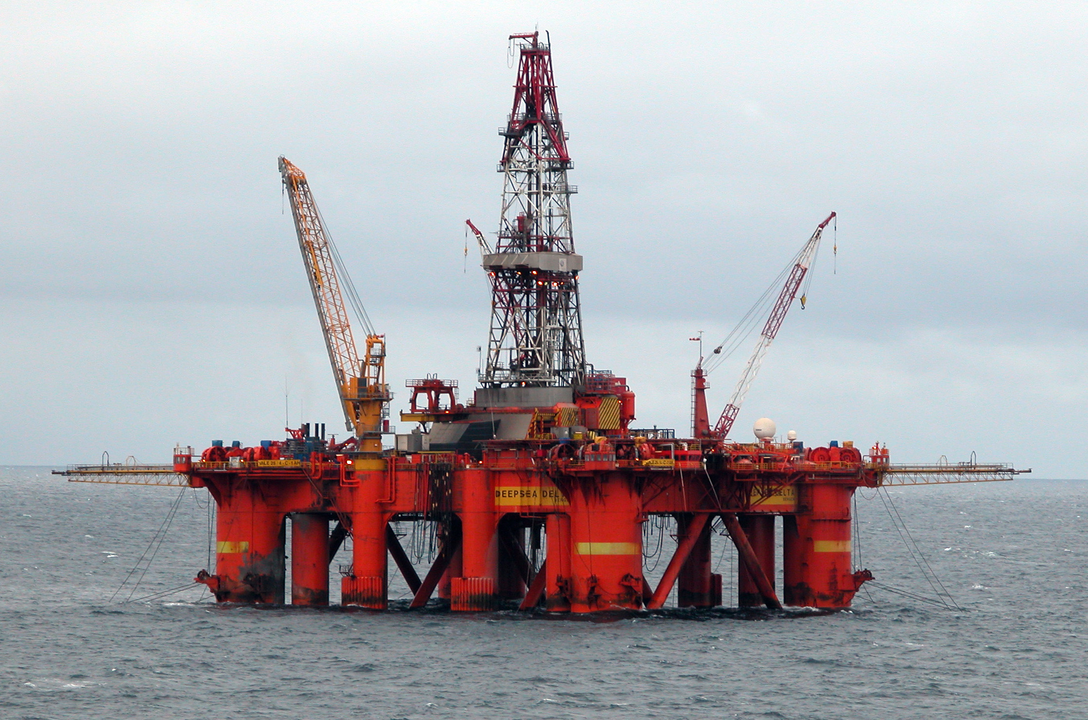 Oil_platform_in_the_North_Sea